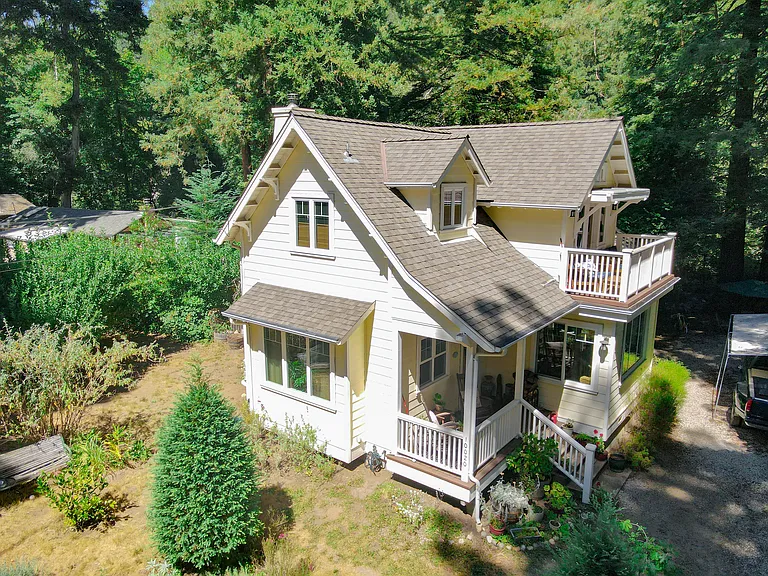 10020 Riverside Dr — Photo 6