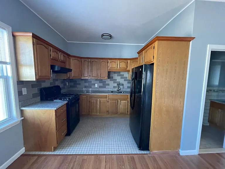 378 Montaup St #3 — Photo 3