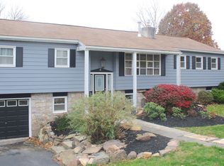 2910 Shire Dr, Pottstown, PA 19464