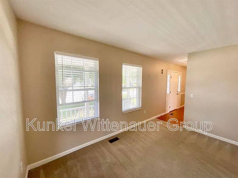 4 bed, 3.5 bath, 2910 sqft, $2,595 — Photo 4