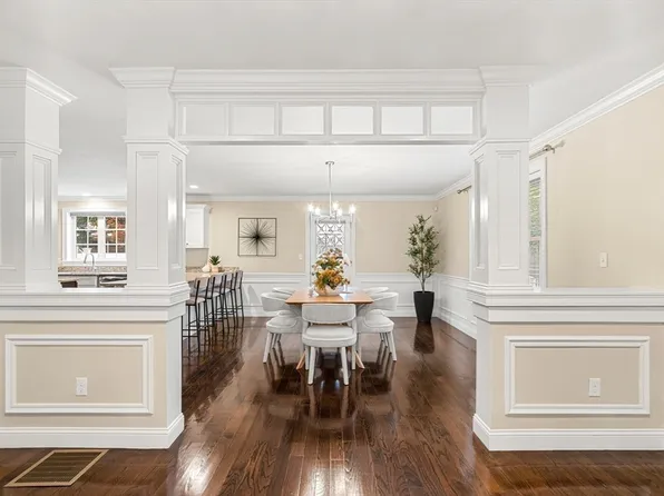 27 Pearl St #2, Wakefield, MA 01880