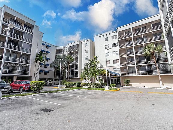 2nd image of 2821 N Miami Beach Blvd Floor 28216Q