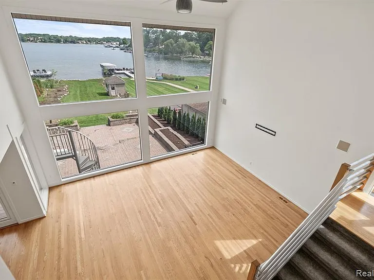 2380 Walnut Lake Rd — Photo 9