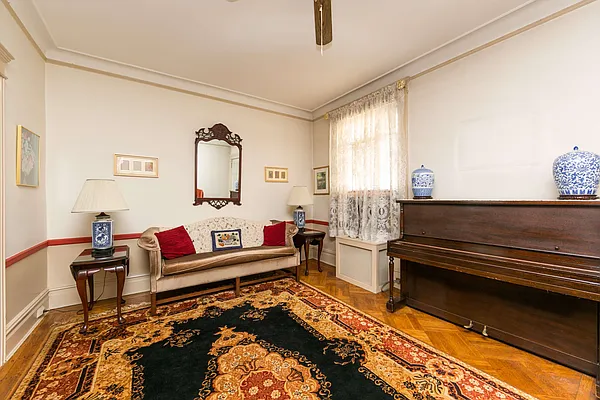 Sold by REMAX Elite | media 14