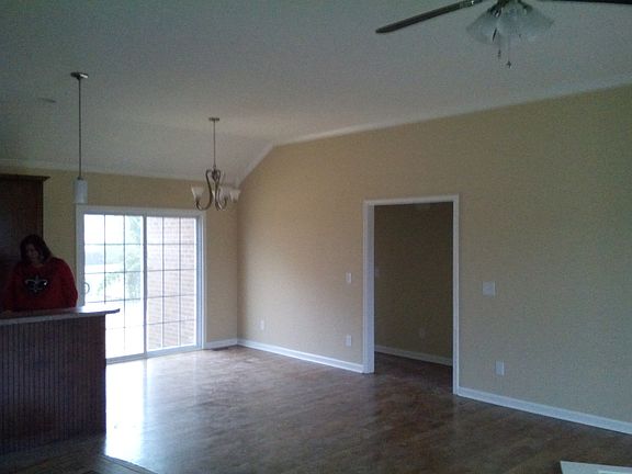 4th image of 1250 Eastland Dr