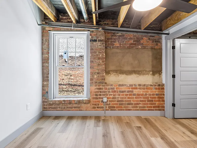 213 E Main St — Photo 40