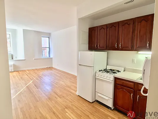 Rented by Wave Real Estate Group | media 7