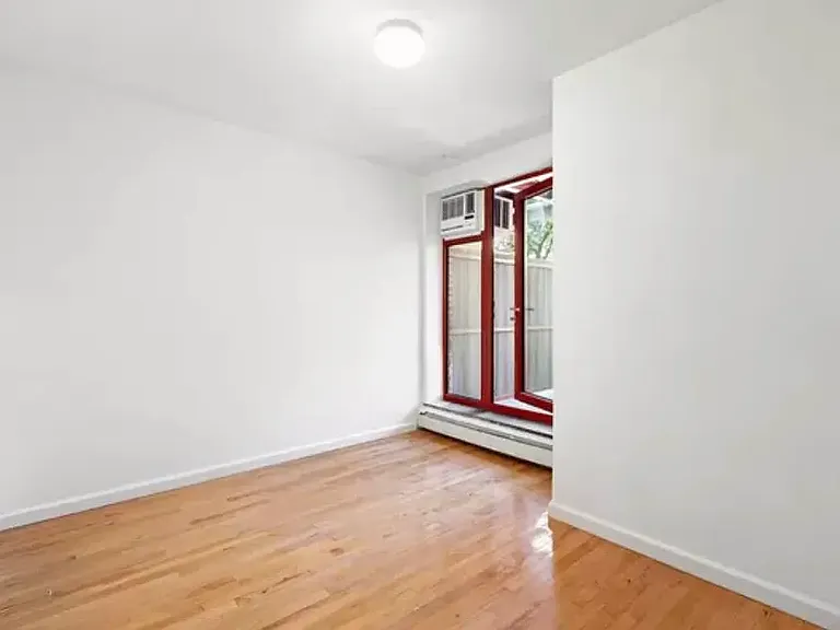190 E 7th St #516 — Photo 2