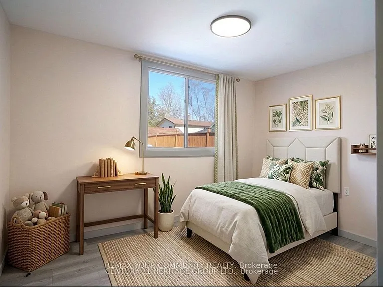 236 Simcoe Ave — Photo 12