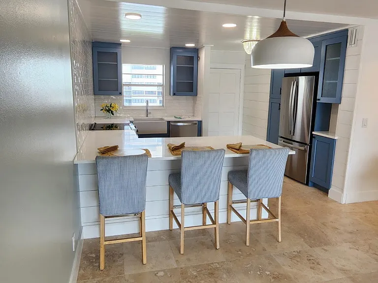 308 Golfview Rd #Penthouse 03 — Photo 1