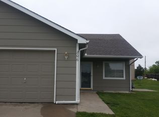 206 Cedar Point Ct, Rose Hill, KS 67133