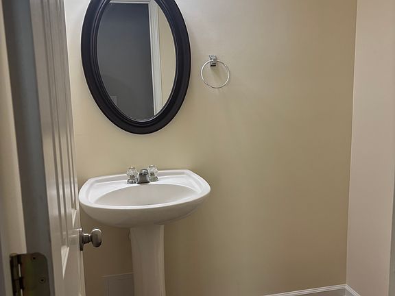 4th image of 423 Weatherstone Pl