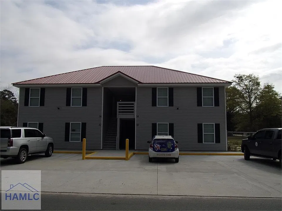 36 Riverside Dr