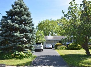 29 Roxboro Rd, Lawrence Township, NJ 08648