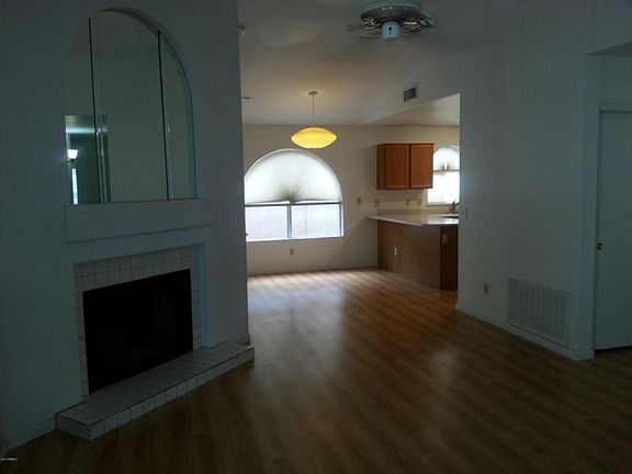 4th image of 1018 W Cantebria Dr
