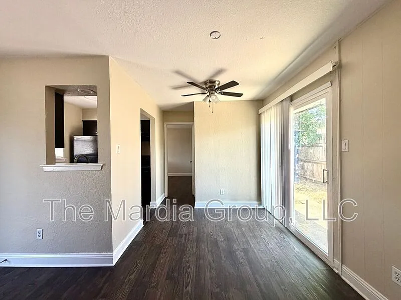 2 bed, 1.0 bath, 720 sqft, $1,345 — Photo 4