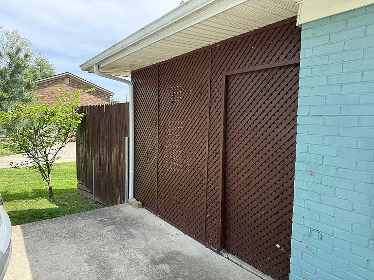 123 Chris Dr — Photo 2