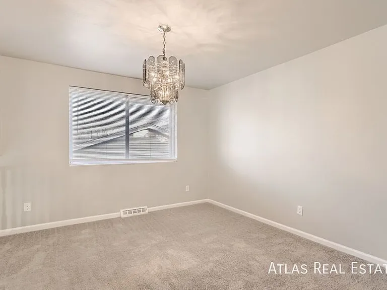 364 S Peoria Cir — Photo 3