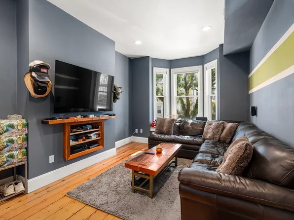 576 E Broadway APT 2, South Boston, MA 02127