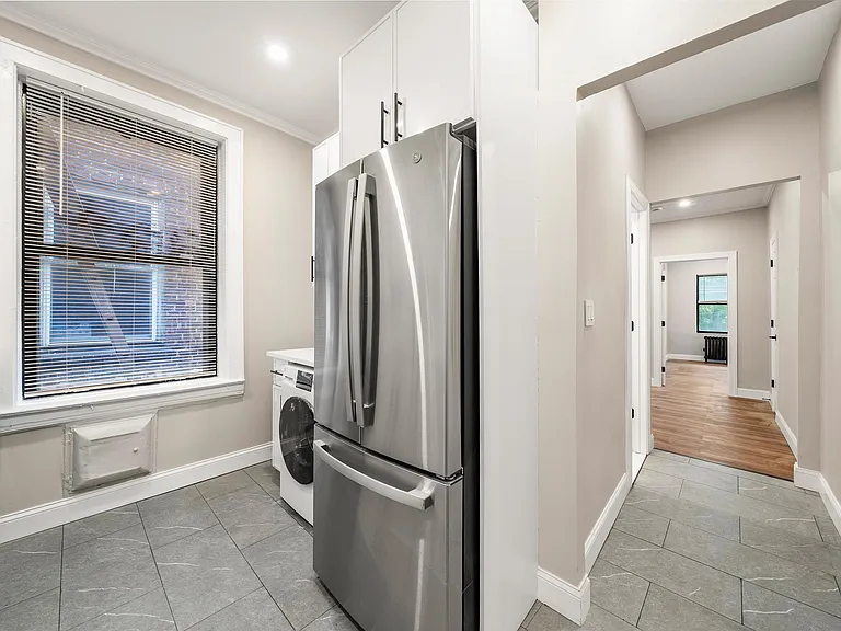 219 Mallory Ave #2 — Photo 3