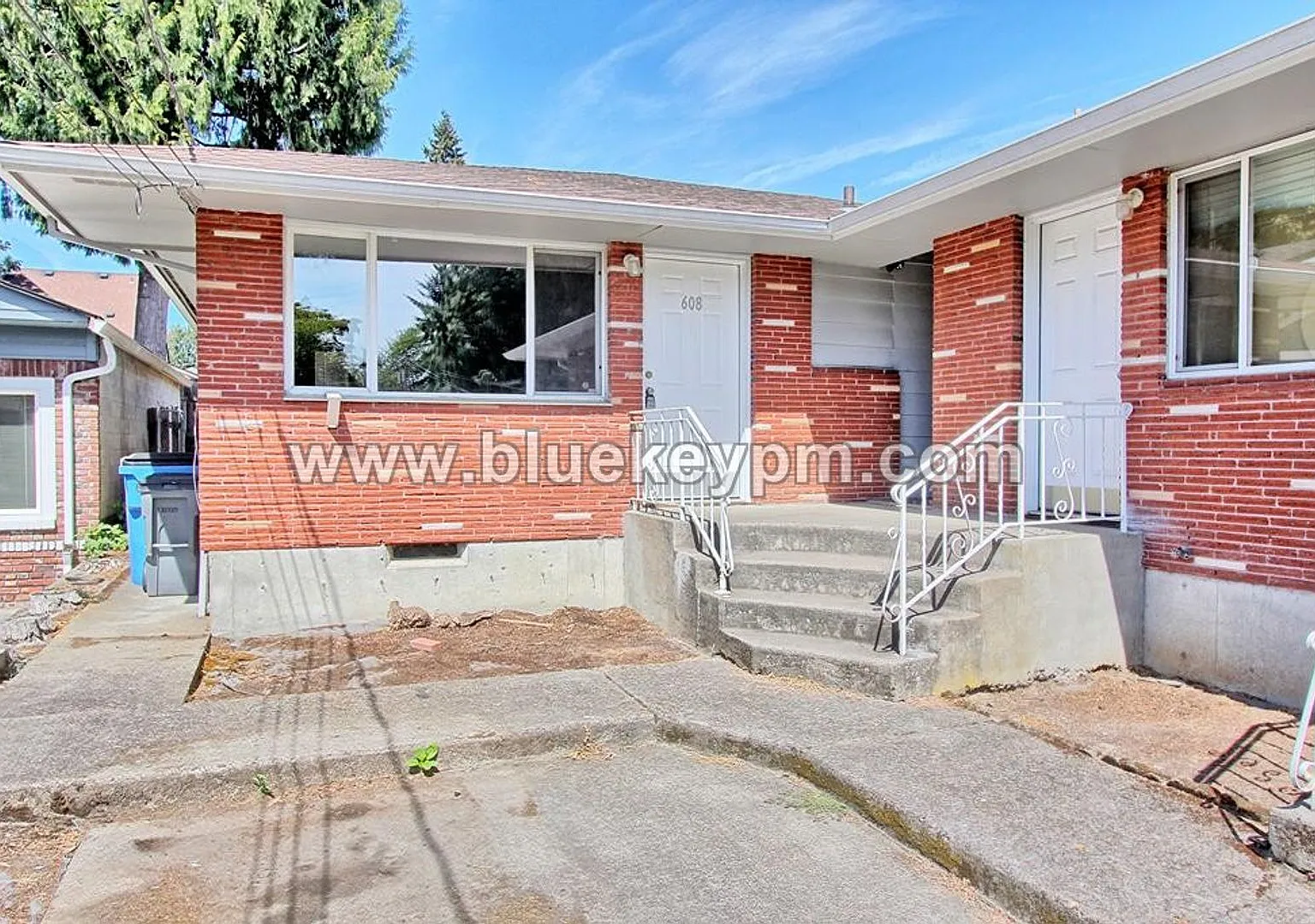 1 Bed, 1 Bath Apartment Located Near Clark College and Easy I-5 Access — Photo 1