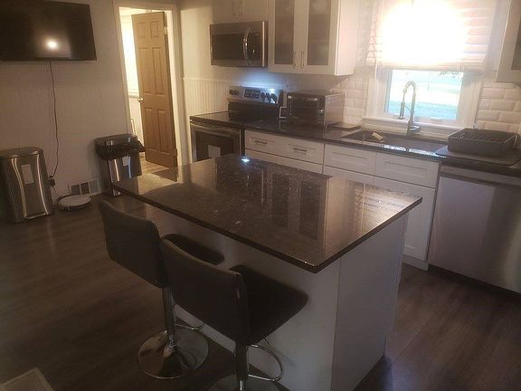 5th image of 741 Prospect St