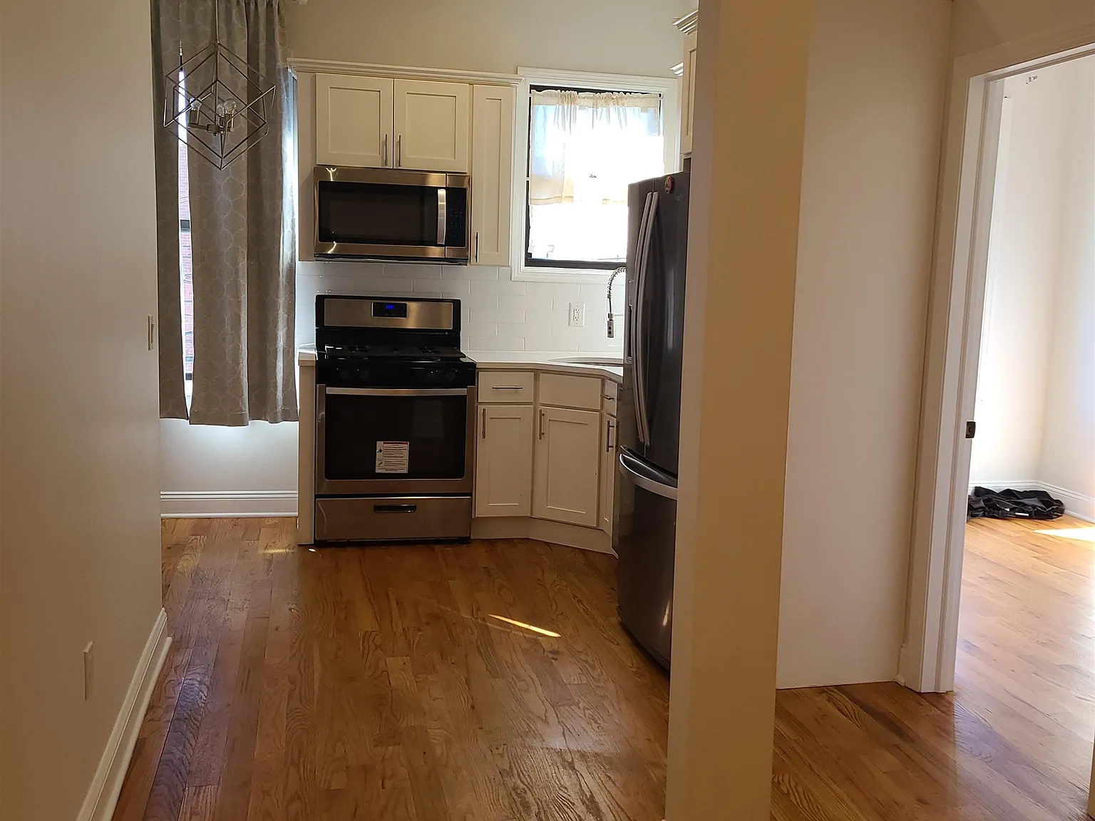3 bed, 2.0 bath, $2,575 — Photo 3
