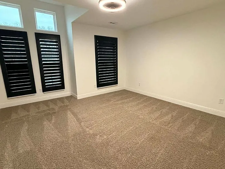 329 E Greystone Sq — Photo 14