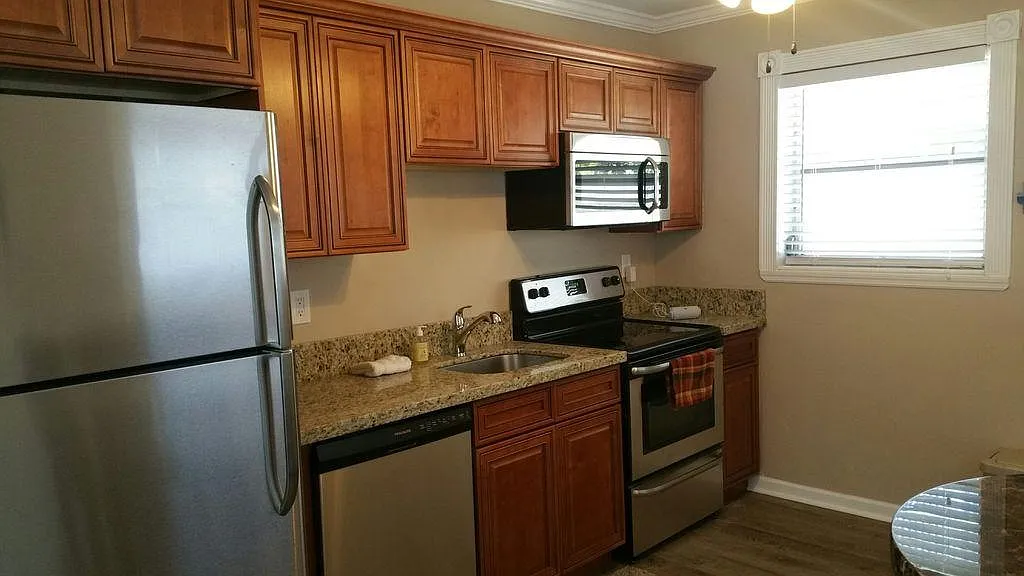 3220 ne 15th st. — Photo 3