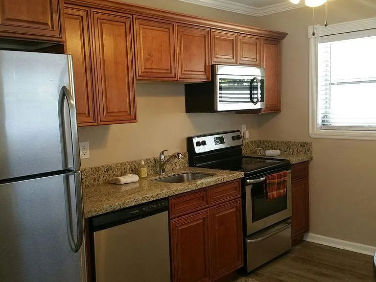 3220 NE 15th St #1 — Photo 3
