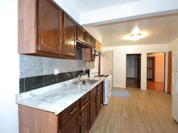 2nd image of 3030 S Poplar Ave #1F
