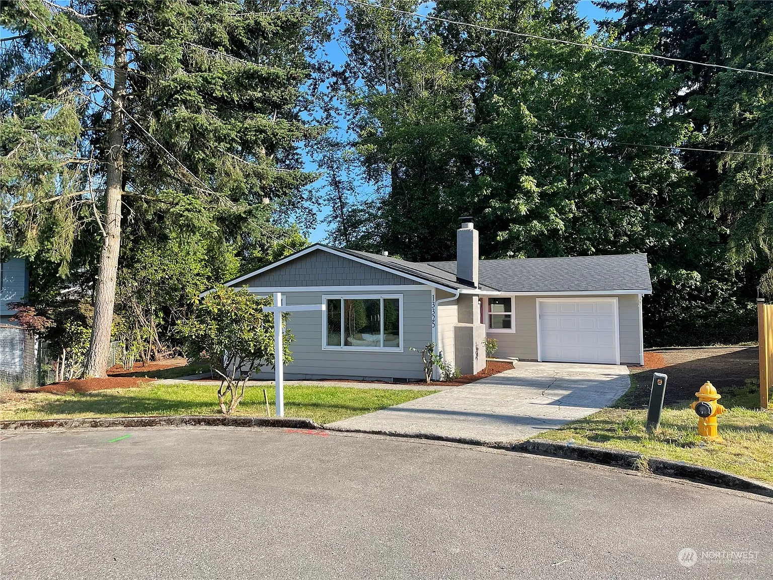 13325 27 Avenue S photo 1