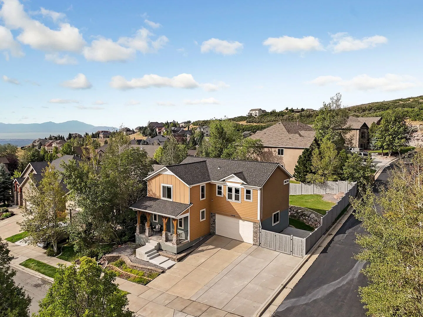 4 Bed / 3.5 Bath Spacious Home for Rent in Draper Internet & Cable Included! — Photo 2