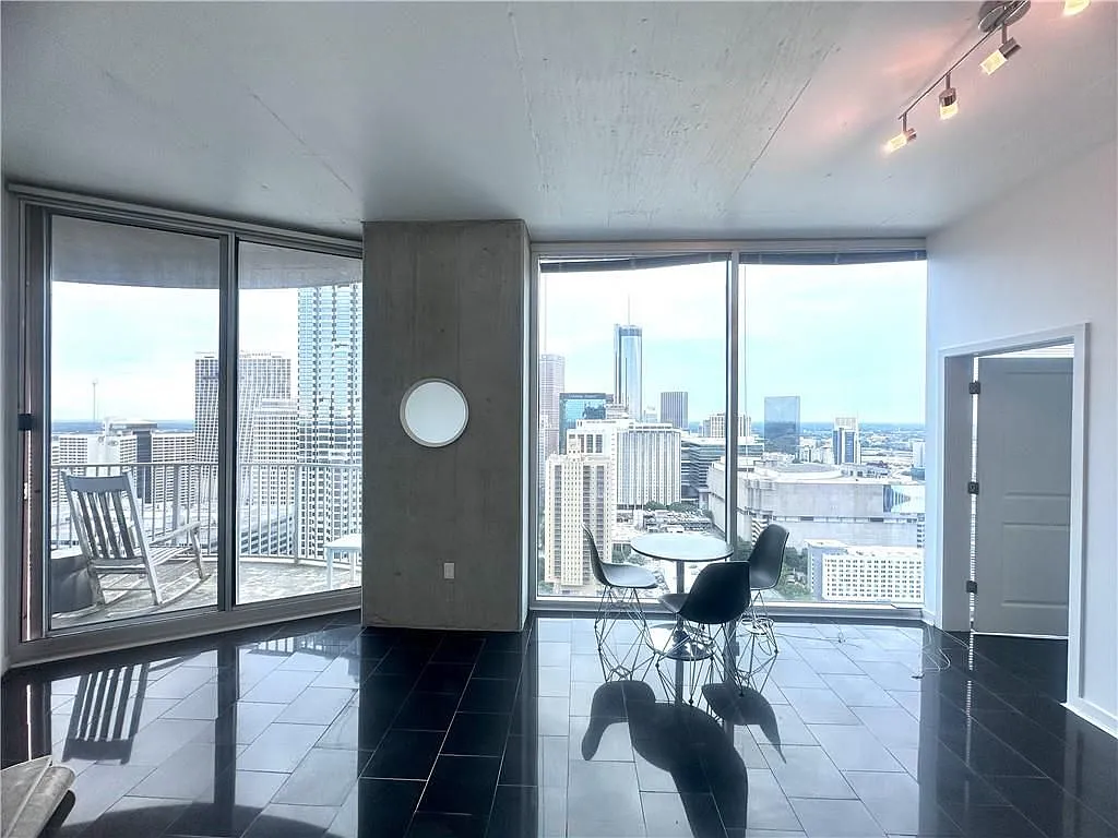2 bed, 2.0 bath, 1075 sqft, $2,950 — Photo 3