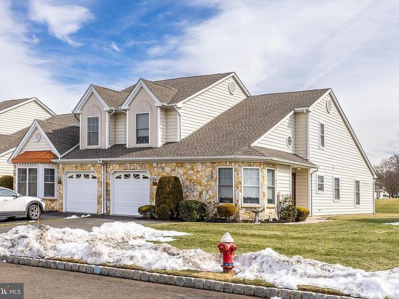 3rd image of 111 Grandview Dr