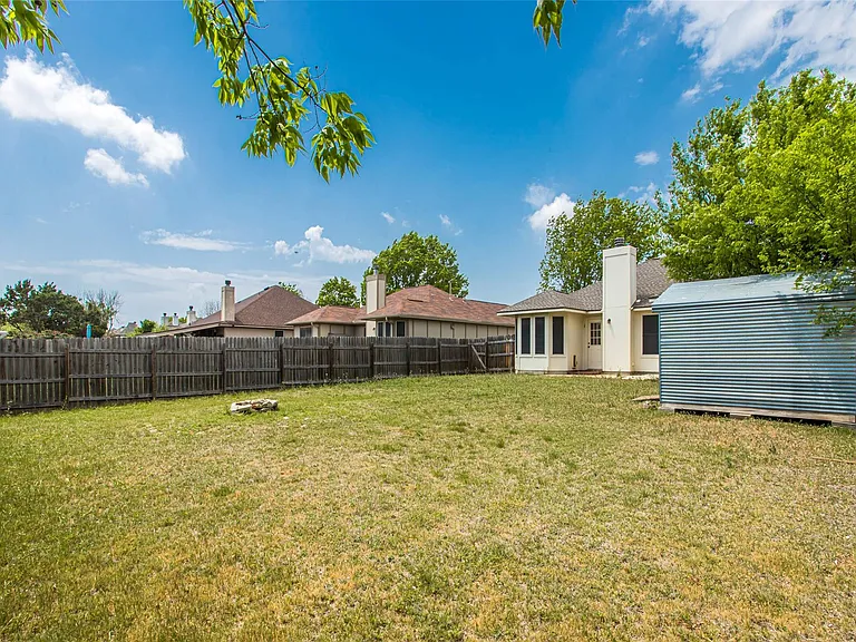 814 Lantana Ln — Photo 30