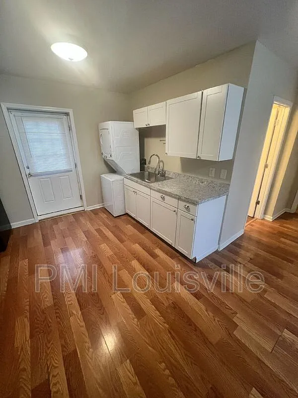 2 bed, 1.0 bath, $1,050 — Photo 2