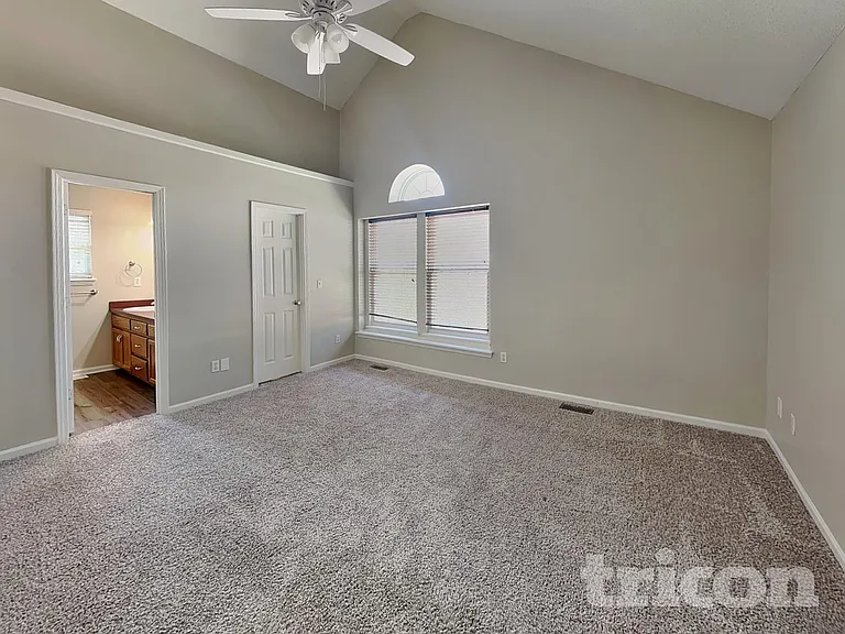 327 Shenandoah Dr — Photo 7