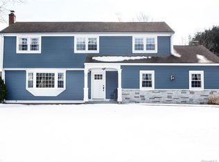 15 Field Dr, Simsbury, CT 06070