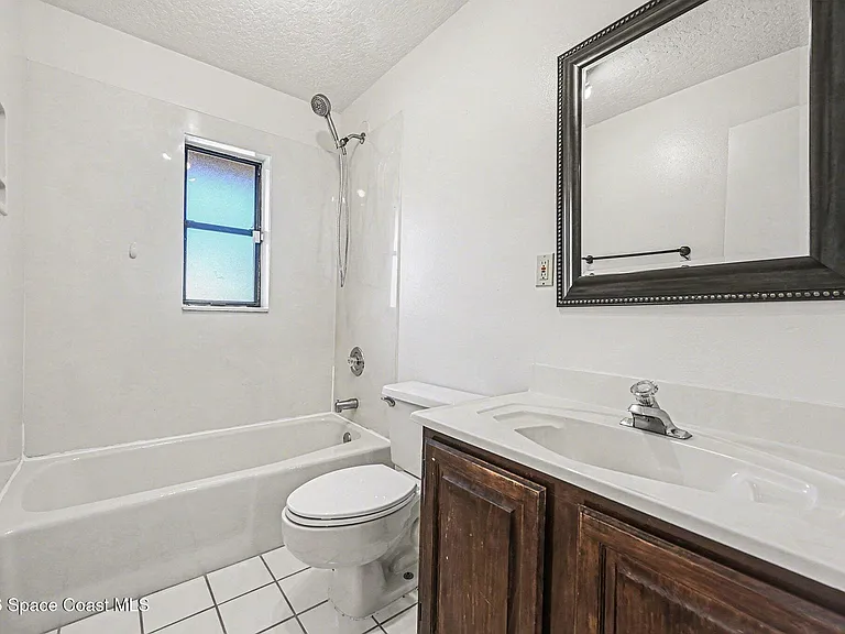525 N Burnett Rd — Photo 14