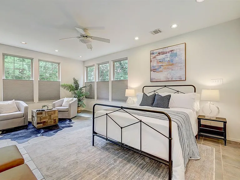 805 Leonard St — Photo 24