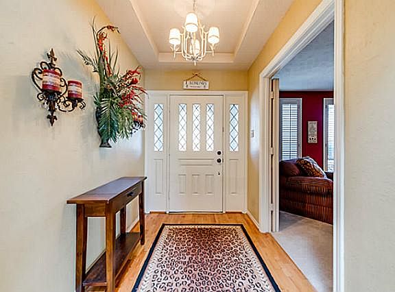 2nd image of 2817 Las Palmas Ln