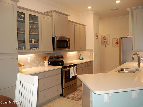 4th image of 7181 E Village Sq