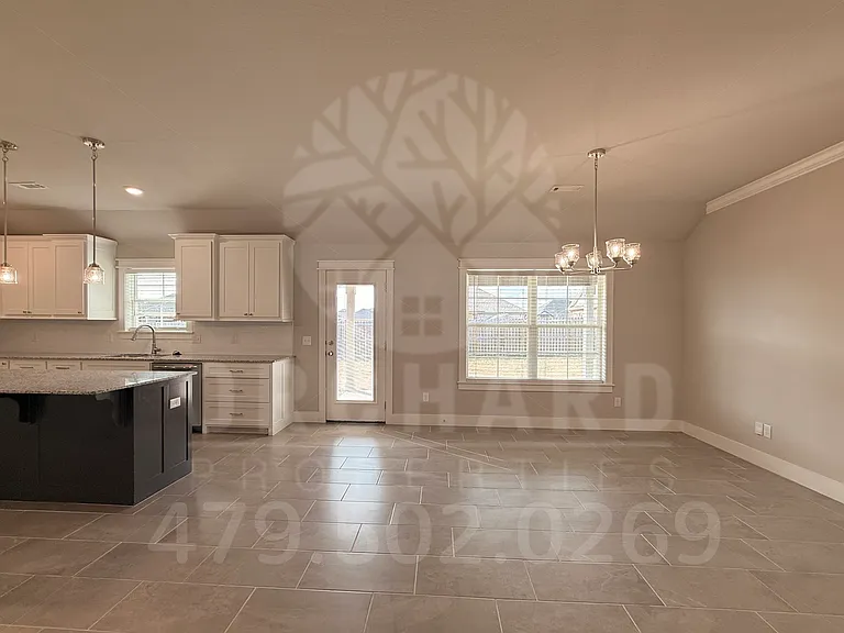 941 Madden St — Photo 6