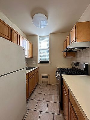 4th image of 660 Saint Nicholas Ave #3A