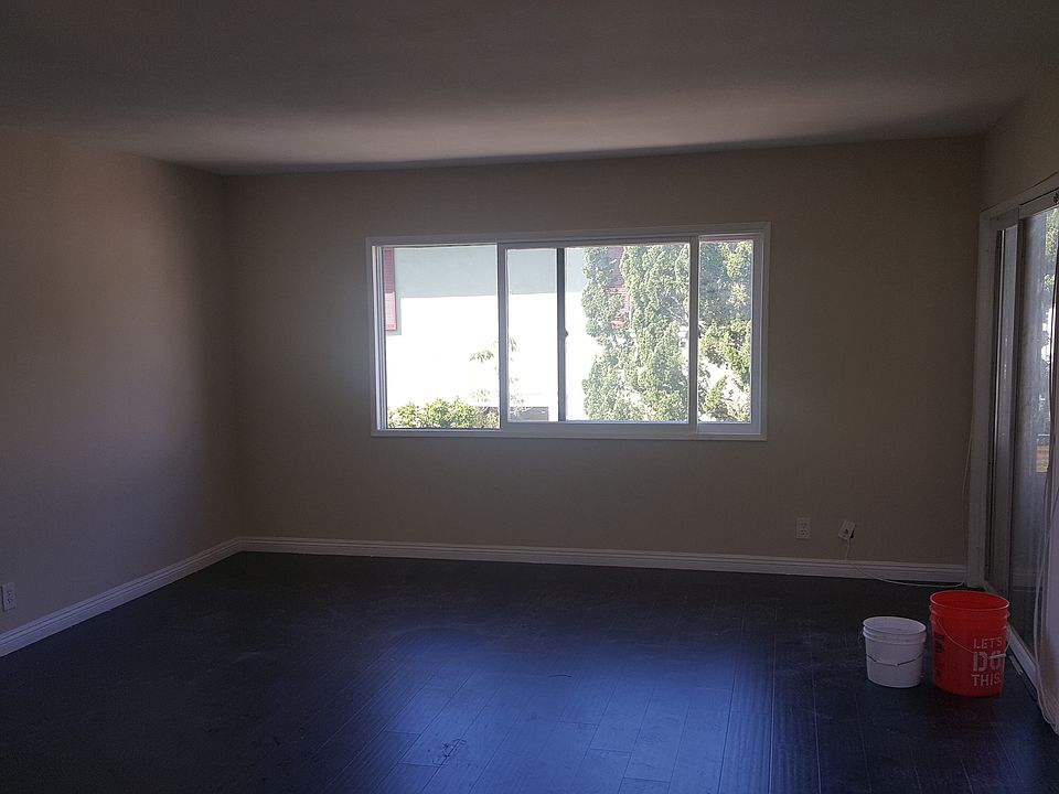 Large Livingroom Area