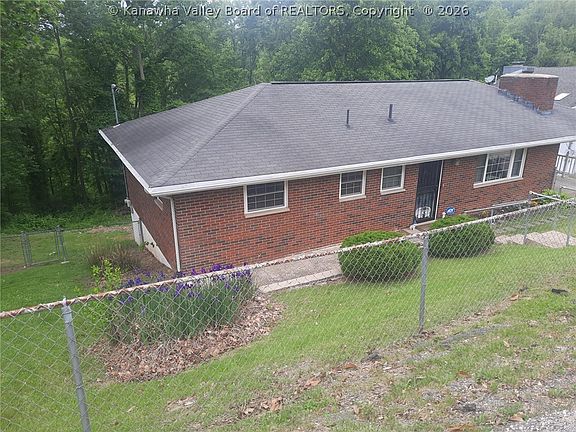 4th image of 415 Skyline Dr