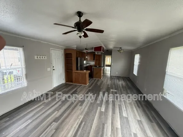 1735 Blackhawk Dr, Marion, IA 52302