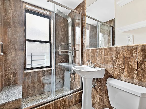 5th image of 572 Lincoln Pl APT 3B