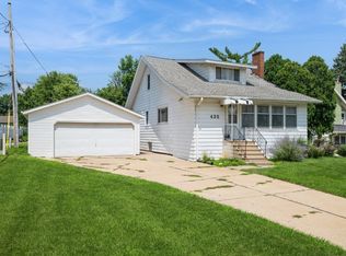 435 Forest Dr SE, Cedar Rapids, IA 52403